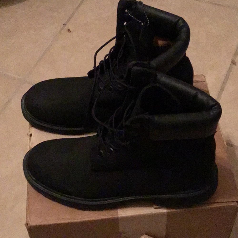 Black timberlands sz7
